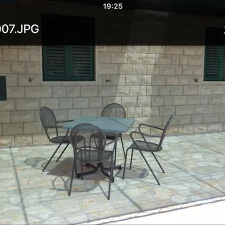 Apartmani Franceska *